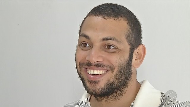 Vítima de furto, marceneiro vai ajudar família de ladrão Vítima de furto, marceneiro vai ajudar família de assaltante em Corumbá, MS (Foto: Reprodução TV Morena)