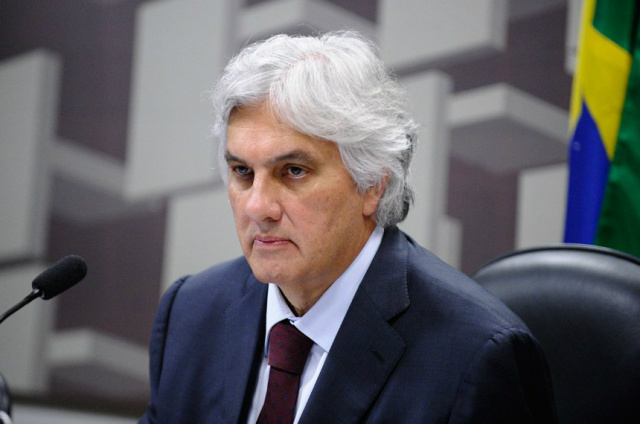 Conselho de Ética tentará novamente ouvir Delcídio do Amaral Delcídio enfrenta um processo de cassação depois de ter sido preso após ser flagrado tentando combinar a fuga de Nestor Cerveró. (Foto: Divulgação)