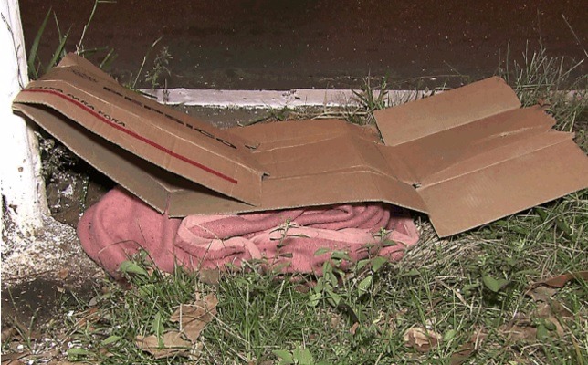Morador de rua é encontrado morto na tarde mais fria dos últimos 4 anos Pertences de morador foram encontrados na Rua Teodoro Sampaio (Foto: Reprodução/TV Globo)