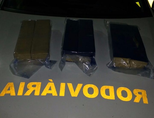 Mala é encontrada com 15,500 Kg de maconha em bagageiro de ônibus A droga foi encaminhada para a Delegacia de Polícia de Amambai onde serão tomadas as providências legais. (PMR / Divulgação)