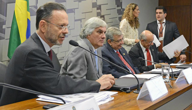Coutinho falou durante seis horas sobre as atividades do BNDES no Brasil e exterior (Foto: Divulgação)