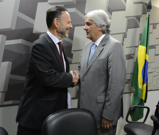 Para Delcídio, audiência do BNDES foi didática e esclarecedora “Luciano Coutinho é muito competente, conhece o assunto com profundidade