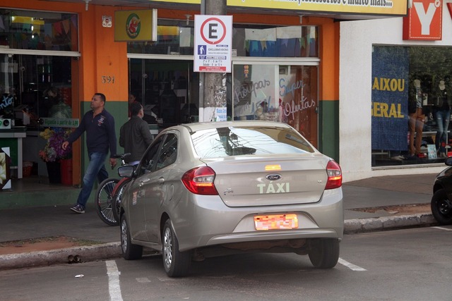 Idosos e deficientes físicos são isentos de pagamento da zona azul Idosos e deficientes físicos são isentos de pagamento da zona azul