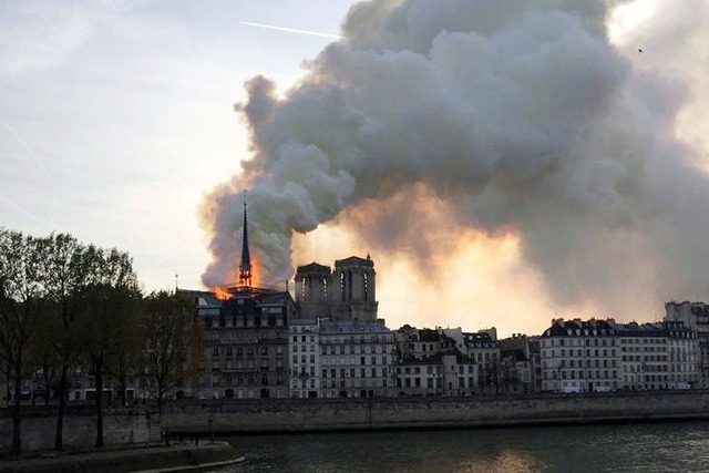 Incêndio atinge Catedral de Notre-Dame em Paris Reuters/Julie Carriat/Direitos reservados
