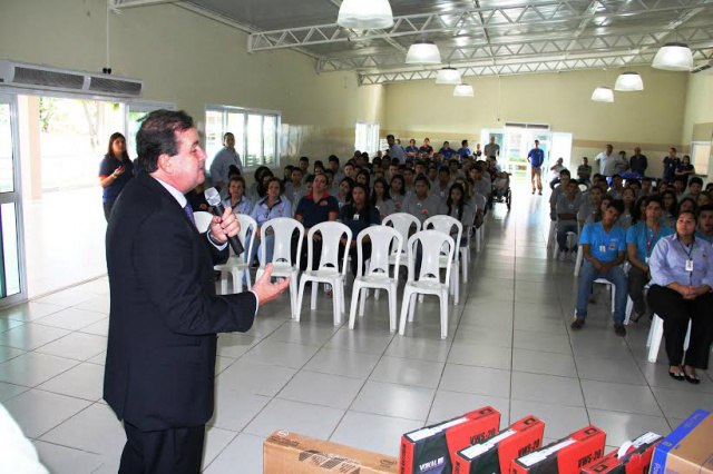 Eduardo Rocha entrega equipamentos de multimídia para Seleta Eduardo destacou o trabalho de inclusão social da entidade, durante discurso na SSCH (Foto: Divulgação)