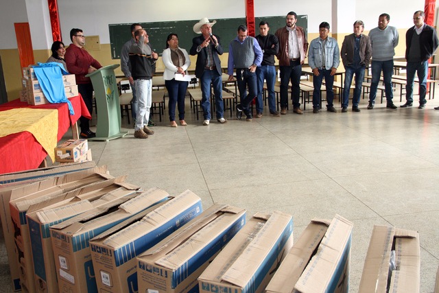 As entregas foram compostas por ventiladores, armários, cadeiras de alimentação, berços e outros itens (Foto/Assessoria)