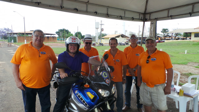 Feira de carros antigos atrai bom público ao Parque de Exposições Os organizadores do evento, pessoal do Clube dos Carros Antigos, logo na sexta-feira (26), embora o tempo chuvoso e não muito convidativo, não atrapalhou a mostra (Foto: Ricardo Ojeda)