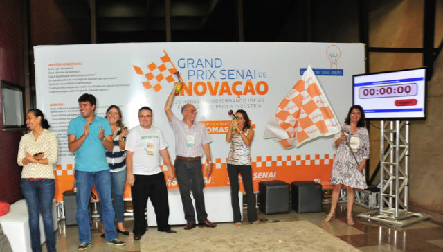 Equipes apresentam melhores ideias criadas no Grand Prix do Senai Carolina Andrade deu a bandeirada de encerramento do Grand Prix, e disse que as equipes se mostraram maduras para a produção de ideias inovadoras (Foto: Divulgação)