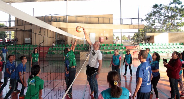 Tande conta trajetória de sucesso e motiva crianças, adultos e idosos Começou a jogar vôlei e logo se destacou na Seleção Brasileira e no exterior (Foto/Assessoria)