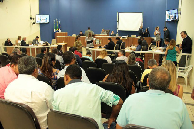 Durante a sessão de ontem, alguns parlamentares também fizeram sugestões (Foto: Divulgação)