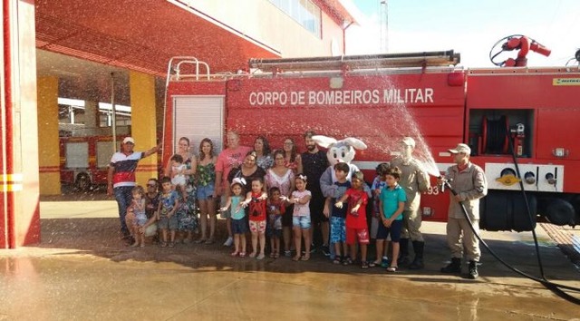 Em um período de 3 hrs distribuiu chocolates a cerca de 600 crianças (Foto:Assessoria)