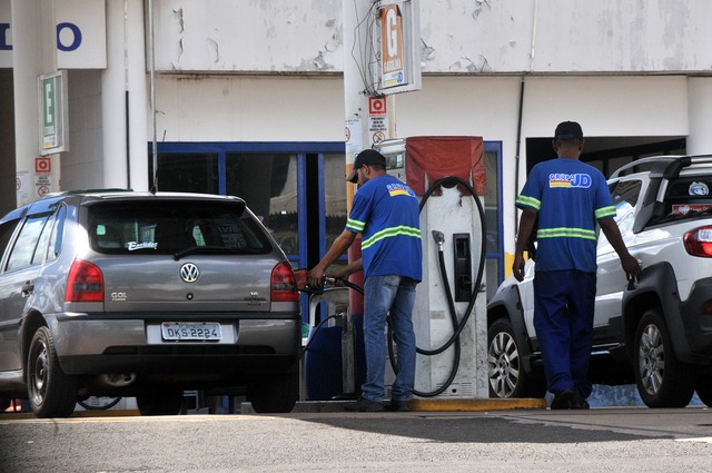 Pauta fiscal dos combustíveis terá redução de até 3,47% a partir de domingo Preços de combustíveis estão tendo queda nos postos do Estado - Foto: Valdenir Rezende/Correio do Estado