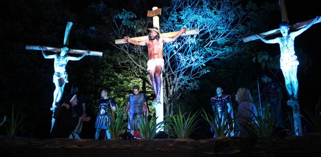 Confira o vídeo com o resumo da encenação da 19ª Via Sacra Encenação da Via Sacra emociona fiéis de Três Lagoas (Foto:Assessoria)