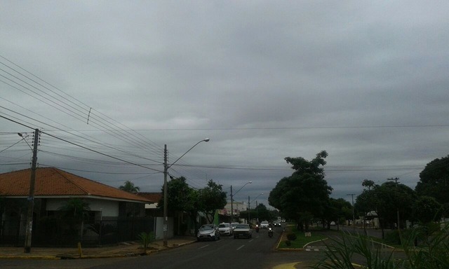 Três Lagoas pode ter chuva à tarde e à noite nesta segunda (02) Dia começou com muitas nuvens, mas a expectativa é que o sol apareça. (Foto: Lucas Gustavo/ Perfil News).