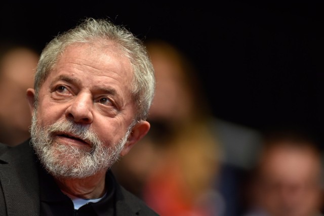Luiz Inácio Lula da Silva é acusado de receber terreno e apartamento como propina da Odebrecht; ele nega as acusações (Foto: Douglas Magno/AFP)