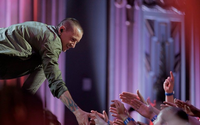 Chester Bennington, vocalista do Linkin Park, é encontrado morto, diz site Chester Bennington em show do Linkin Park em Los Angeles, em 201 (Foto: Divulgação)