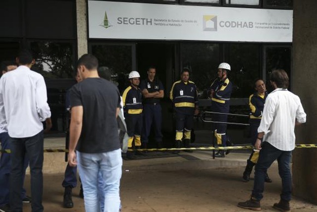 Efeitos do tremor foram mais sentidos em prédios da área central, que foram evacuados. (Foto: José Cruz/Agência Brasil)