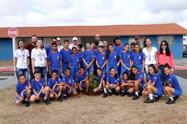 Alunos do Patrulha Mirim participam de ação ambiental na Cidade Mirim
