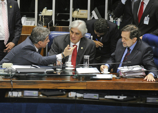 Senado aprova PEC de Delcídio que garante mais recursos para MS Delcídio acompanhou a aprovação da PEC na Mesa Diretora do Senado. (Foto: Divulgação)