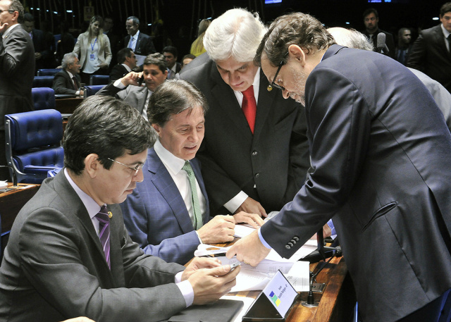 Senado aprova PEC de Delcídio que garante mais recursos para MS Delcídio conversou com vários senadores e obteve a unanimidade na aprovação da PEC do comércio eletrônico. (Foto: Divulgação)