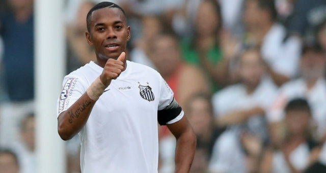 A diretoria do Santos não recebeu uma resposta do jogador no início desta semana e, por isso, ainda não concretizou o terceiro retorno do atleta ao clube(Foto: Uol)