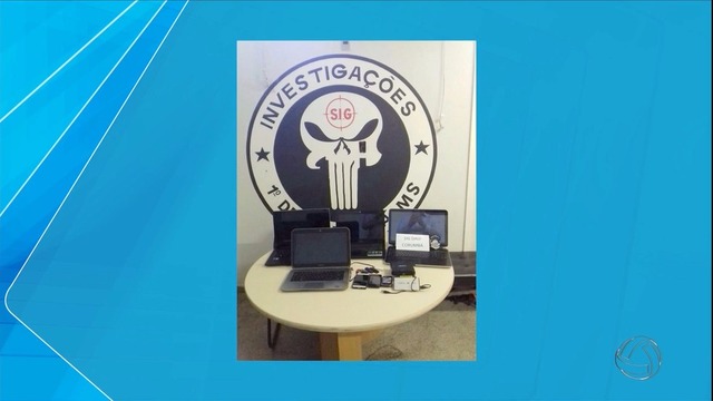 Polícia apreendeu computadores na casa de suspeito de estuprar irmã de 8 anos em MS (Foto: Reprodução/ TV Morena)