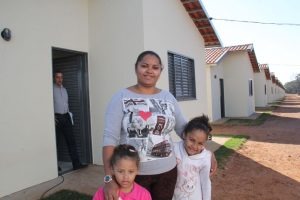 Em Bataguassu, governo e parceiros realizam o sonho da casa própria para 97 famílias Airly Lima falou do sentimento de realização das famílias beneficiadas.(Fotos: Chico Ribeiro)