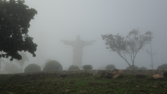 Cidades de MS amanhecem com nevoeiro e especialista explica que fenômeno é sinal de tempo bom Nevoeiro atinge várias cidades de MS e é sinal de tempo bom, diz meteorologista (Foto: TV Morena/Reprodução)