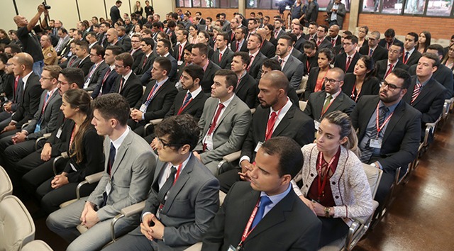 A abertura do curso foi feita pelo secretário de Estado de Justiça e Segurança Pública, Antonio Carlos Videira; o delegado-geral de Polícia Civil, Marcelo Vargas; a diretora da Acadepol, delegada Maria de Lourdes Cano, entre outras autoridades. (Foto: Divulgação)