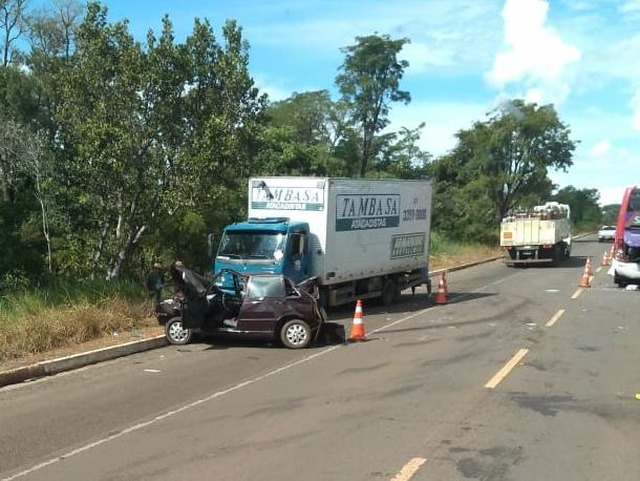 Acidente entre cinco veículo deixa duas pessoas feridas na BR-262, em Ribas do Rio Pardo Créditos: WhatsApp Rio Pardo News