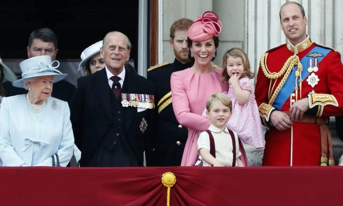 A rainha Elizabeth II, o rei Philip, o príncipe Harry, a princesa Kate e o príncipe William - Kirsty Wigglesworth / AP/17-06-2017