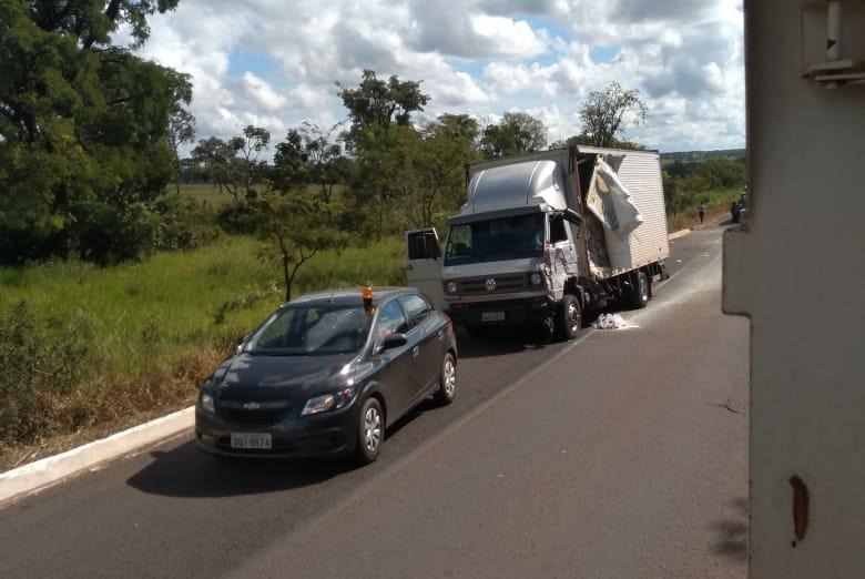 Acidente entre cinco veículo deixa duas pessoas feridas na BR-262, em Ribas do Rio Pardo Créditos: WhatsApp Rio Pardo News