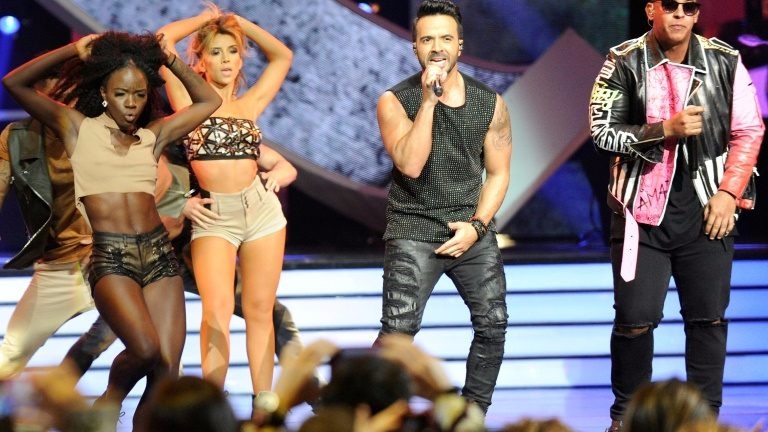 Malásia proíbe ‘Despacito’ nas rádios públicas A música se tornou um viral depois de seu lançamento, em janeiro - GETTY IMAGES/AFP