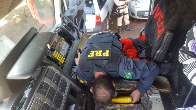 Droga estava em compartimento oculto de carreta - Foto: Divulgação / PRF