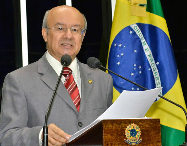 Senadores de vários partidos elogiam PEC de Delcídio O senador José PImentel (PT-CE) revelou que o Ceará vai arrecadar inicialmente R$ 280 milhões graças a Delcídio (Foto: Divulgação)