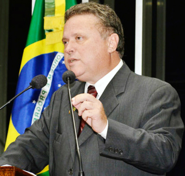 Senadores de vários partidos elogiam PEC de Delcídio Blairo Maggi ressaltou que os recursos viabilizados pela PEC de Delcídio serão investidos na saúde e educação (Foto: Divulgação)