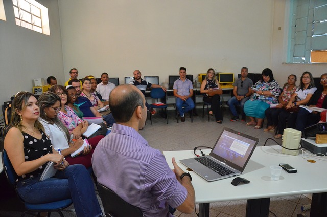 A capacitação está sendo realizada no Núcleo de Tecnologia Educacional (Foto:Assessoria)