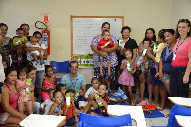 Crianças do CRAS São João recebem kits de higiene bucal A entrega desses kits, formados basicamente de creme dental, escova e fio dental (Foto/Assessoria)