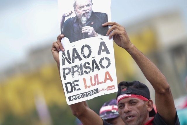 Ato de apoio a Lula na Esplanada dos Ministérios, em Brasília (Foto: Dario Oliveira/Estadão Conteúdo)