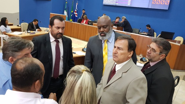 Venda da UFN 3 para empresa russa ainda é uma incógnita Na terça-feira da semana passada uma comissão de empresários que foram caloteados pelo Consórcio UFN 3 estiveram na Câmara de Vereadores quando foi votada a prorrogação do prazo para a conclusão da obra da fábrica de fertilizantes (Foto: Ricardo Ojeda)