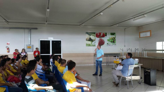 Mais de cinco mil estudantes e trabalhadores receberam orientações contra a Dengue Segundo Fernando Garcia mais de 5 mil pessoas entre estudantes e trabalhadores já foram orientados (Foto: Divulgação)