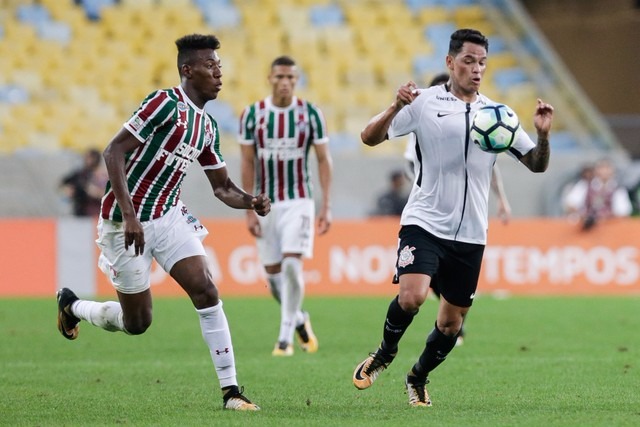 Giovanni Augusto foi bem e deu assistência na vitória do Corinthians sobre o Fluminense (Foto: Agência Estado)