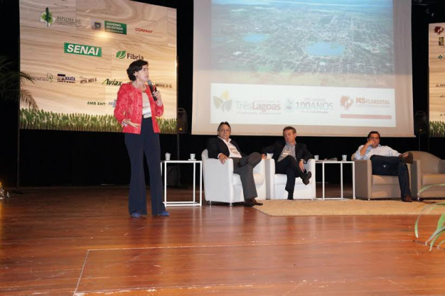 Durante sua palestra, Marcia também enfatizou a importância da vinda das indústrias de celulose para Três Lagoas (Foto: Divulgação/Assessoria)