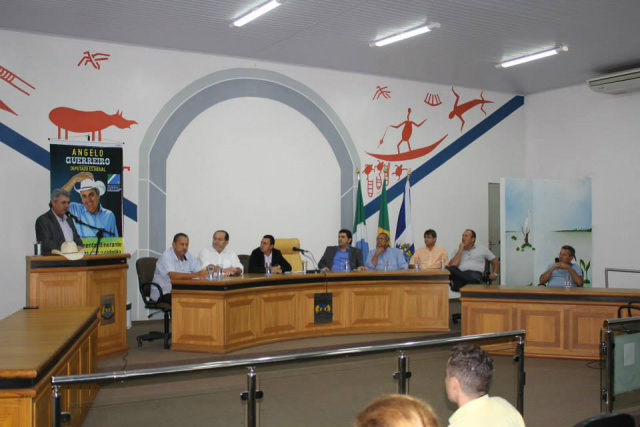 Deputado Angelo Guerreiro inicia Ação Parlamentar Itinerante em Aquidauana O deputado tem o propósito de atender os municípios parceiros com as emendas parlamentares de 2016 (Foto: Assessoria)