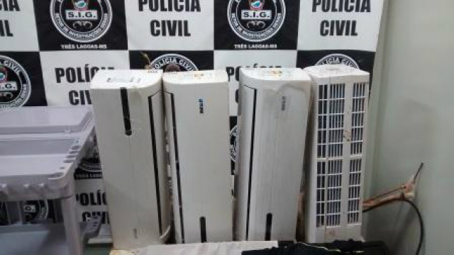 No detalhe alguns dos ares-condicionados furtados e recuperados pelo SIG de Três Lagoas. (Foto: Divulgação/SIG)