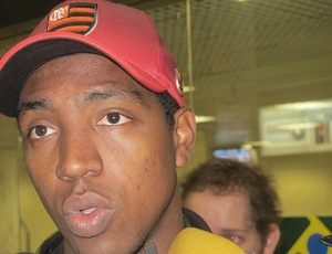Renato deixa o Flamengo em alerta: ‘O Vasco cresceu muito’ Renato no desembarque do Flamengo nesta quinta
(Foto: Richard Souza/Globoesporte.com)