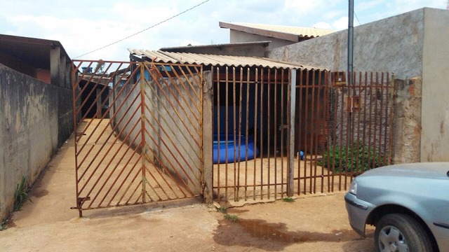 Residência onde mora menino de 6 anos ferido por disparo de arma de fogo (Foto: Osvaldo Nóbrega/TV Morena)