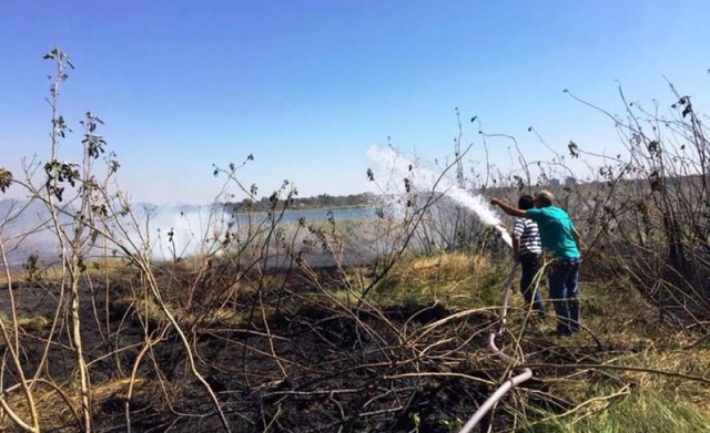 Vegetação de 2 mil metros quadrados é destruída por queimada na 2ª Lagoa A falta de chuvas e umidade, esse período é favorável para a existência de queimadas (Prefeitura / Divulgação)