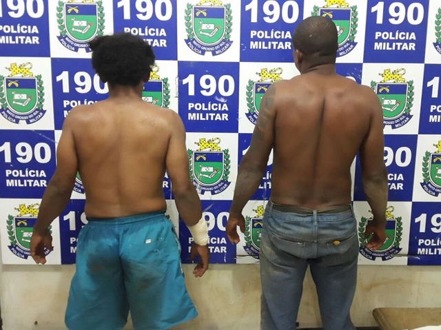 Força Tática prende irmãos, um com mandado de prisão pelo crime de homicídio e outro fugitivo do semiaberto Irmãos foram presos no bairro Quinta da Lagoa. (Foto:Divulgação/Polícia Militar)