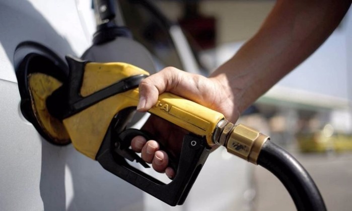 Juiz suspende aumento e determina que combustível volte ao preço anterior Bomba de gasolina - Gustavo Stephan/Agência O Globo